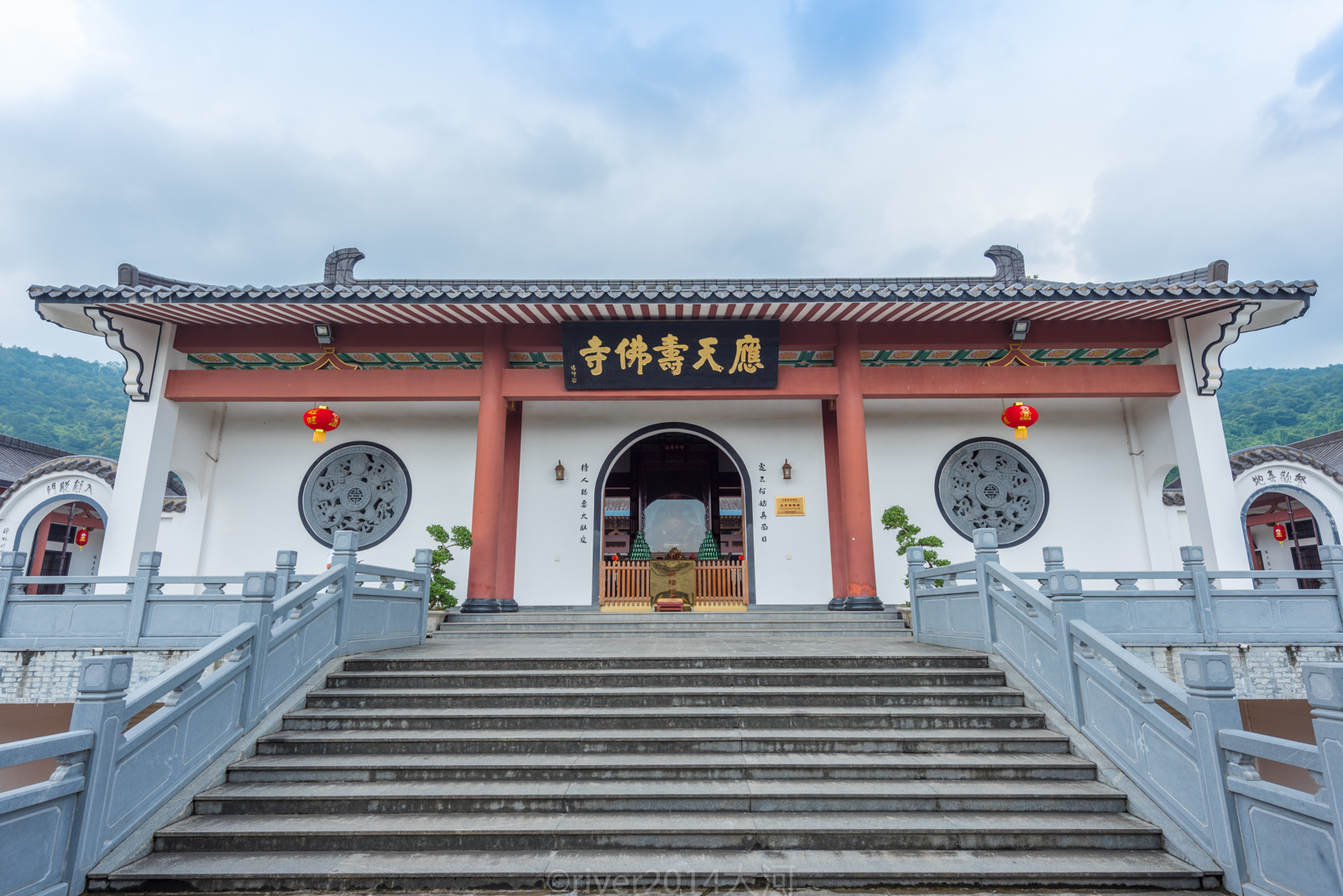 明朝第二位皇帝，被叔叔篡权后在广西这座寺庙中隐居了15年|建文帝|应天寺|寺庙_新浪新闻