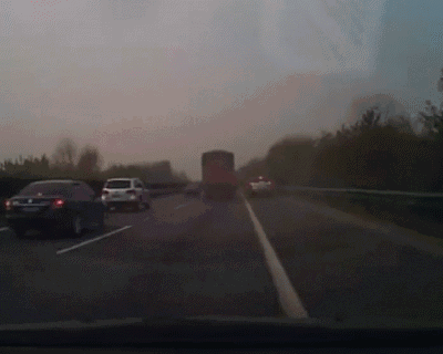 国庆回家，堵在路上有三急，在高速上方便可能会要命！