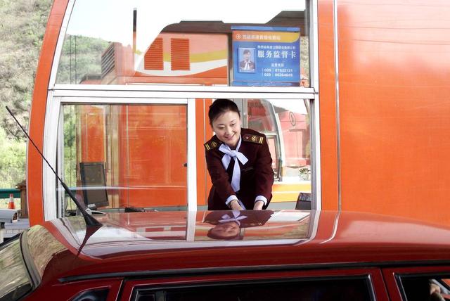 黄金周到来，自己开车不想堵，应该走高速还是走省道？