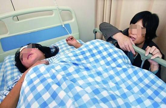 孕妇生完孩子第十天,腹痛难忍再次进医院,知道