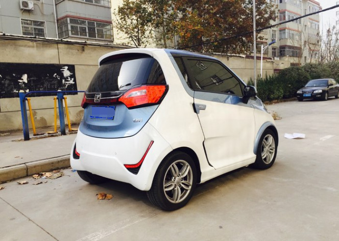 99万元落地众泰e200代步,车主坦言一个月没敢开车出门