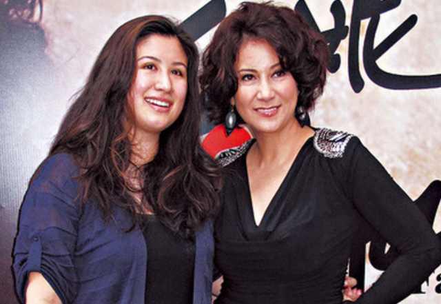 在傅声逝世4年后,甄妮选择了精子冷冻制造了两个人的女儿甄家平