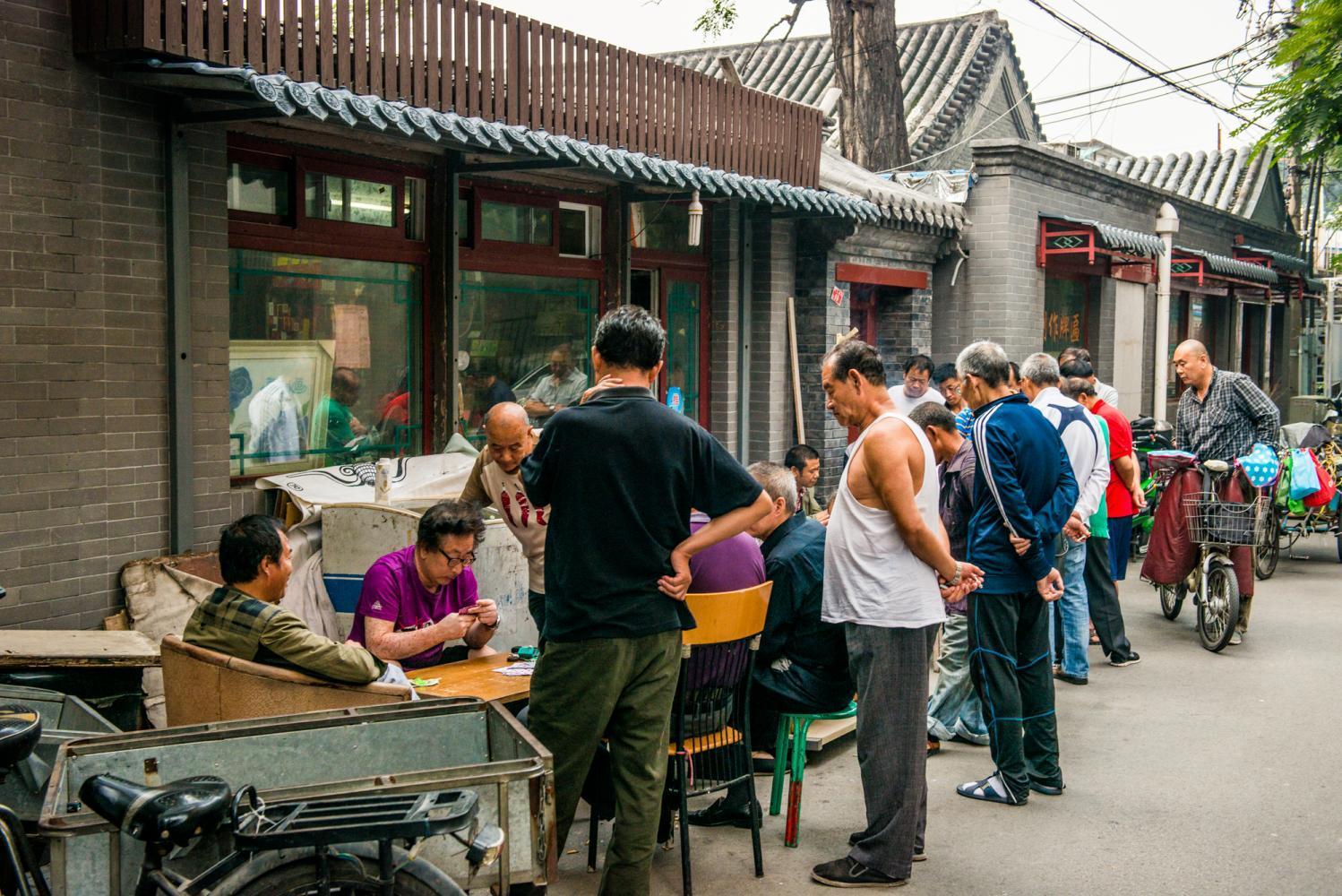 老北京的老胡同,北京最贵的地段里还有这样拥挤的慢生活