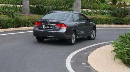 新手和老手开车差别有多大？从这几点就可以看出来