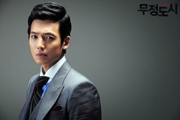 他是《对不起,我爱你》里的阳光男孩,如今气场全开化身霸道总裁