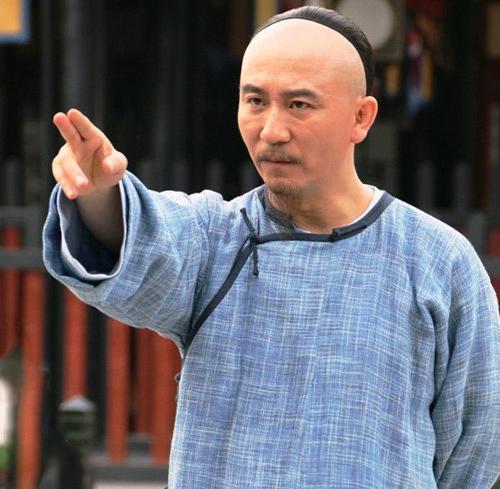 他赏赐一人, 就杀一人, 威震诸侯国, 兵不血刃, 让诸国来朝