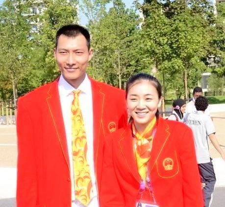 1米88女篮90后女神赵爽假期素颜逛集市接地气网友值得一娶