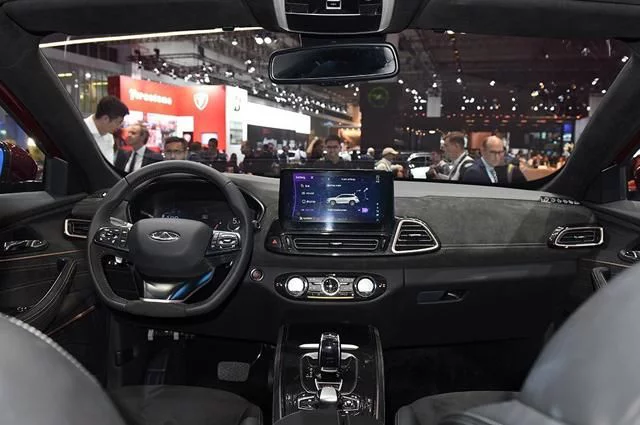 奇瑞换设计师全新车型外观惊艳，堪比合资车！