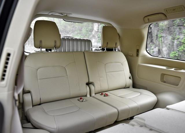 男人都想拥有的一款车，还有8个座位，国庆上高速不免费