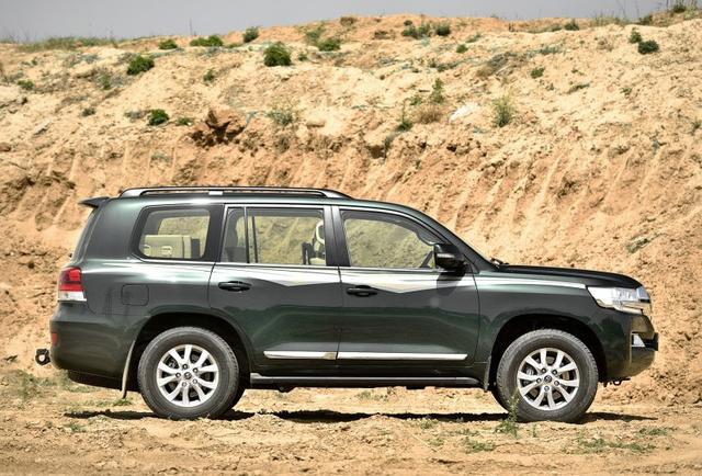 男人都想拥有的一款车，还有8个座位，国庆上高速不免费