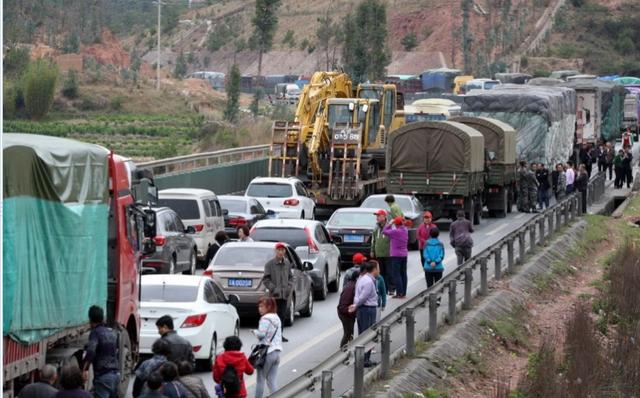 开车上路就怕遇到这几类人，最后一类，开豪车都惹不起