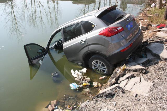开车上路就怕遇到这几类人，最后一类，开豪车都惹不起