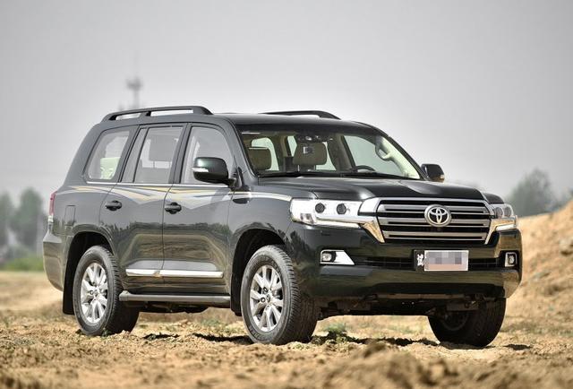 男人都想拥有的一款车，还有8个座位，国庆上高速不免费