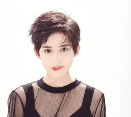 女星咬唇排行榜,赵丽颖垫底,迪丽热巴第六,她却咬出天后风范!