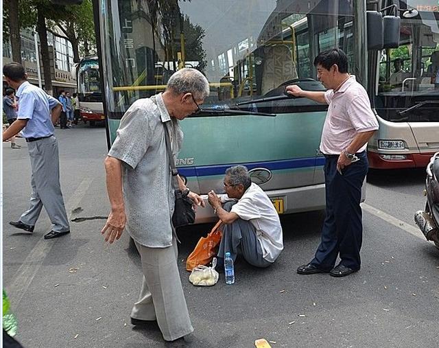 开车上路就怕遇到这几类人，最后一类，开豪车都惹不起