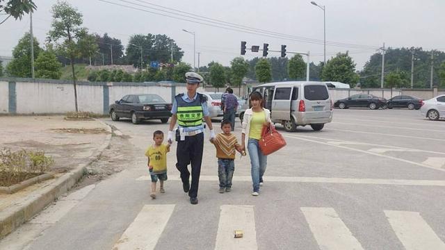 开车上路就怕遇到这几类人，最后一类，开豪车都惹不起