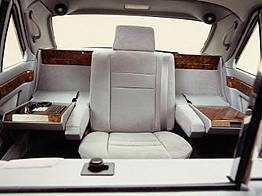 国庆高速车祸频发，坐哪个位置能救自己一命？