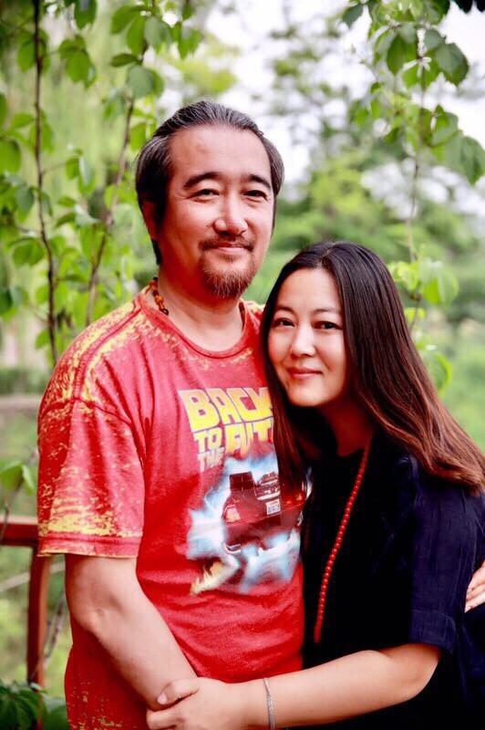 嫁给沈航的时候,王茜华42岁,虽然是晚婚,不过,两人依然如胶似漆,浪漫