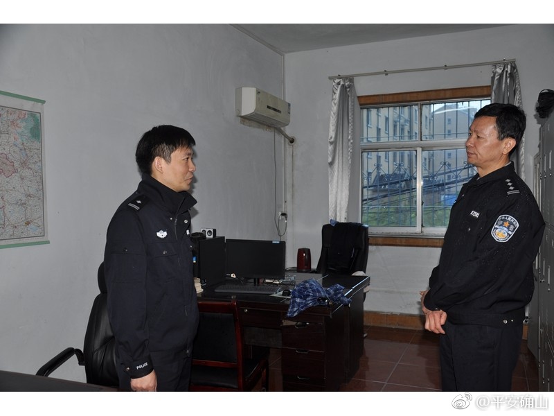 韦书政局长中秋节冒雨深入基层慰问民警