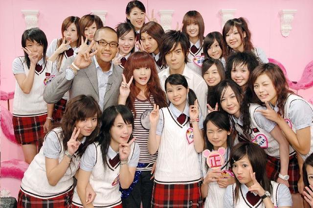 而后来黑girl组合逐渐没落,成员们逐渐隐退,而鬼鬼吴映洁也开始了自己