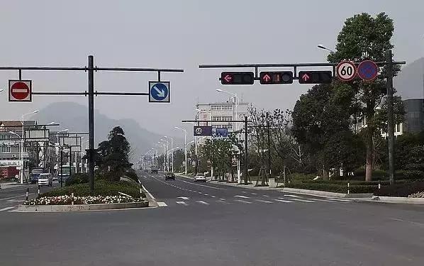 新手司机注意了，左转和调头的区别很大，不留神扣6分！