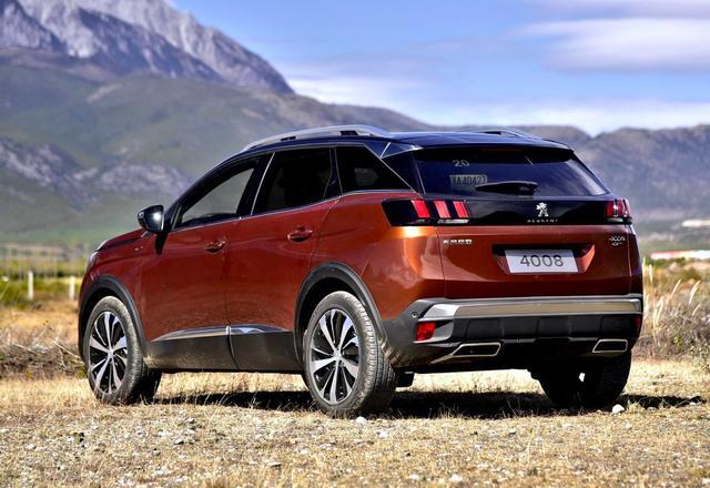 一款有情调的法系车，车内堪比航空仓，真为他捏一把汗！