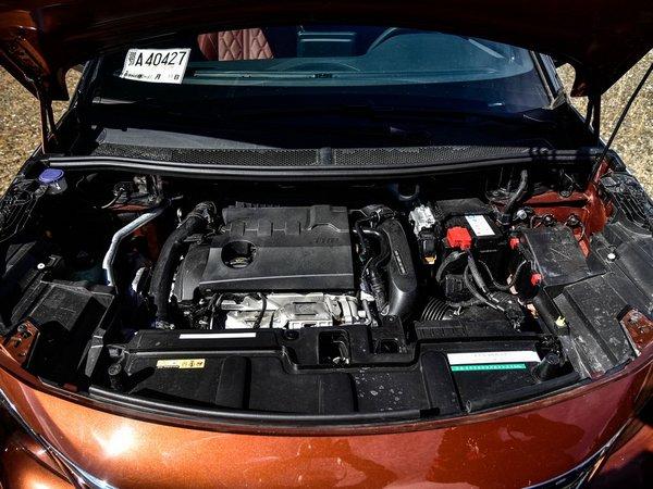 一款有情调的法系车，车内堪比航空仓，真为他捏一把汗！