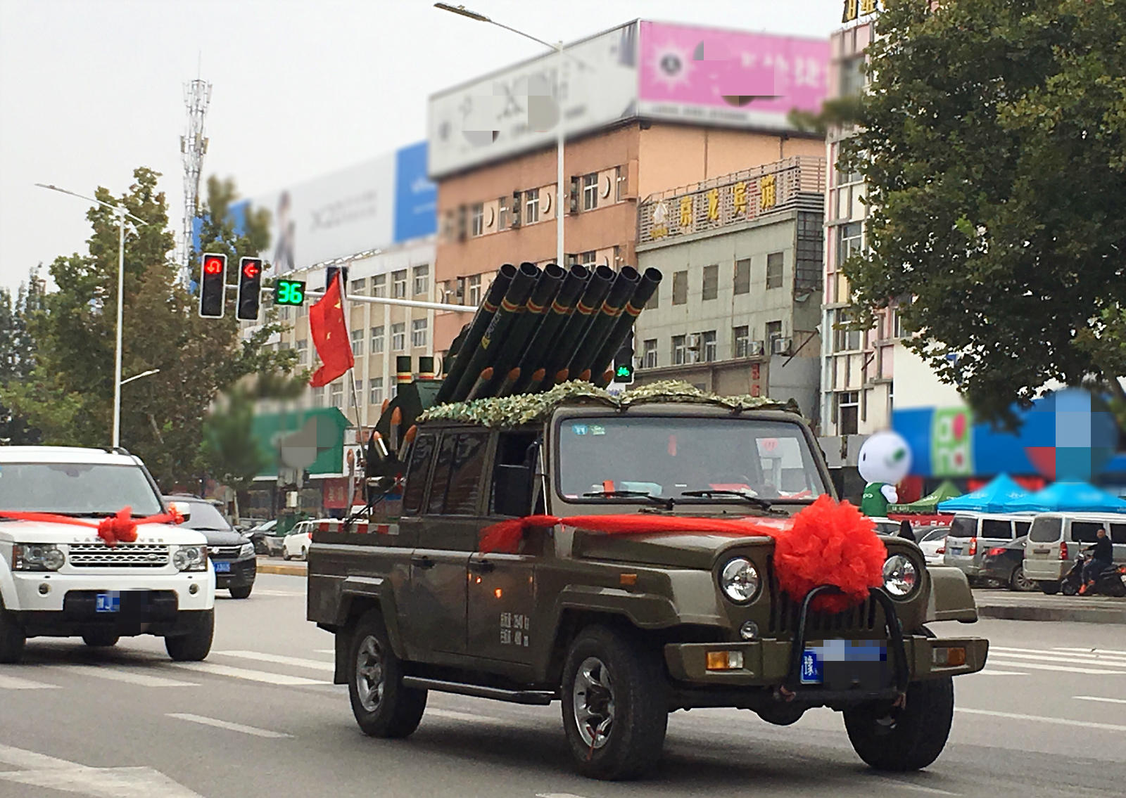 国庆期间这种车租一晌千元 租金堪比豪车|礼炮|作者|婚礼_新浪新闻