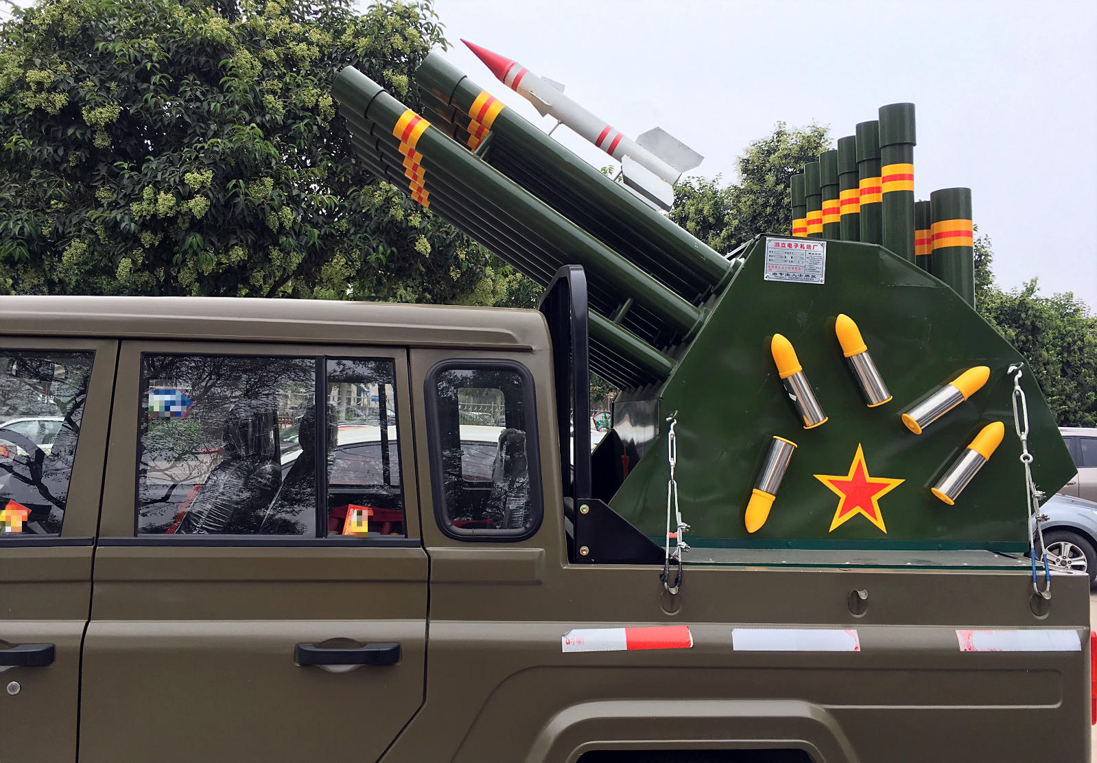 国庆期间这种车租一晌千元 租金堪比豪车|礼炮|作者|婚礼_新浪新闻