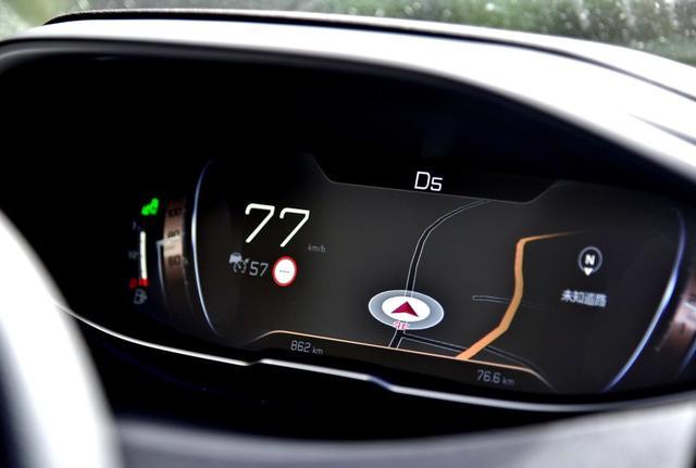 一款有情调的法系车，车内堪比航空仓，真为他捏一把汗！