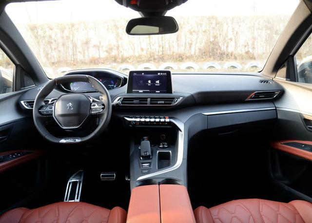 一款有情调的法系车，车内堪比航空仓，真为他捏一把汗！