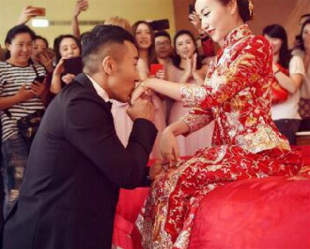 国家一级演员,今54岁女儿坐豪车出嫁,众星出席,赵本山都到场!