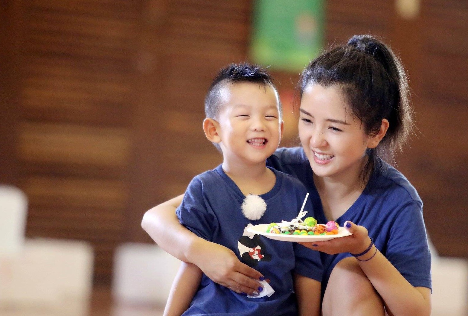 离婚后的何洁和儿子七宝 狠狠打了前夫的脸