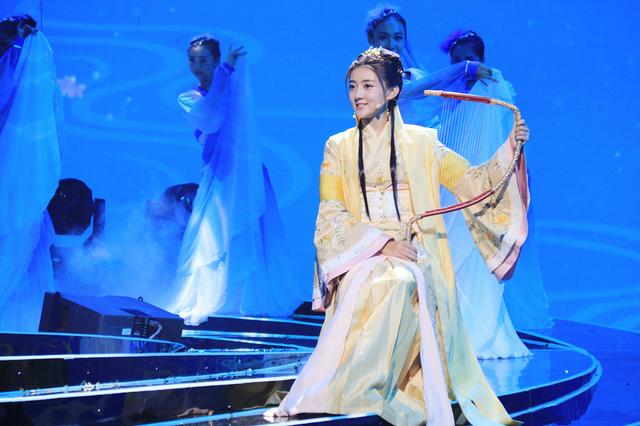 邢昭林梁洁来自荧幕CP的时尚穿搭术，你看懂了吗