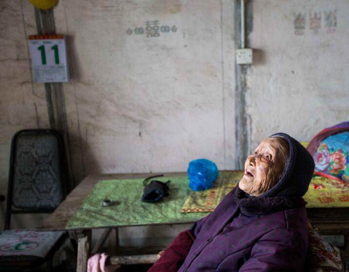 独居老人九旬高龄,家中整洁生活不需家人照顾,看着感动