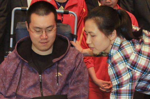 38岁周苏红现身显沧桑,拒绝与瘫痪丈夫离婚,为爱坚守整整5年