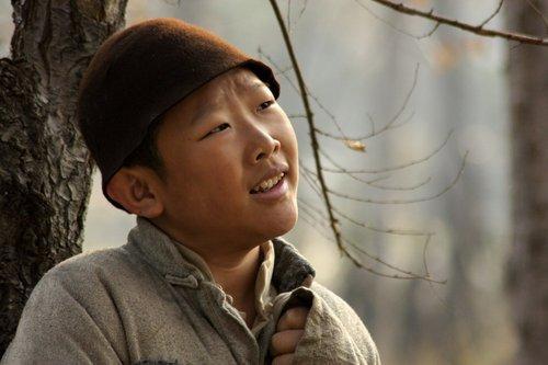 他演了15年的小朋友, 不老童星, 今年32岁, 娶老婆被称像母子