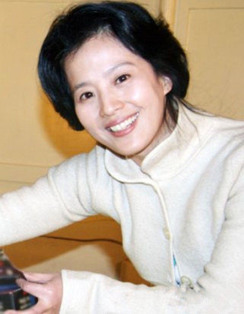 刘亦菲的妈妈可以说是现代美女母亲的代表了.