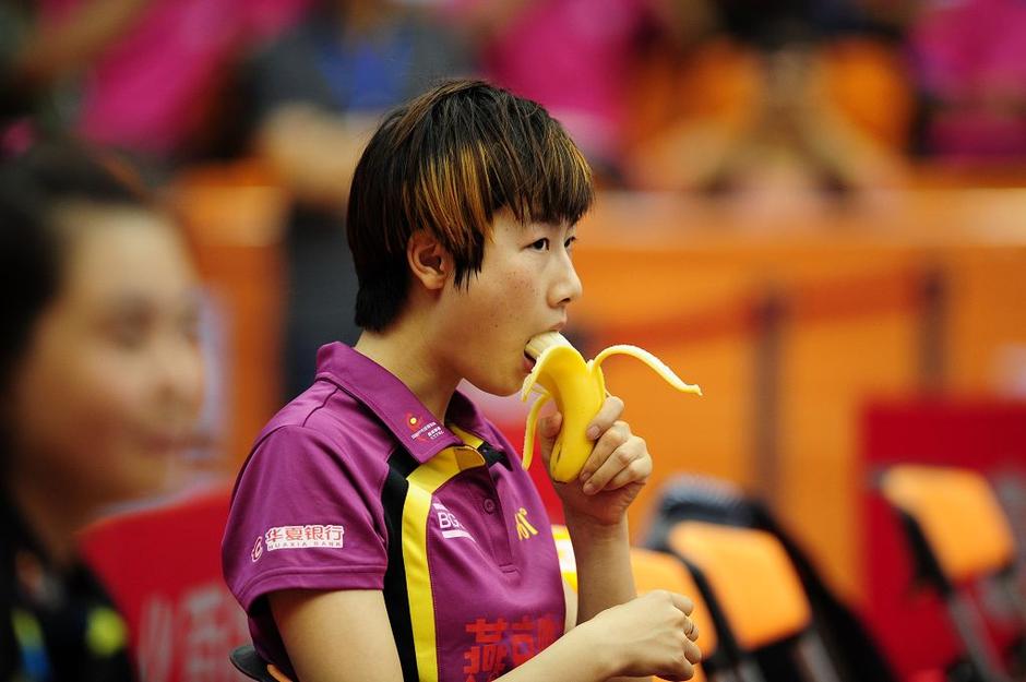 丁宁那次比赛崴了脚 如果刘诗雯心狠些丁宁就