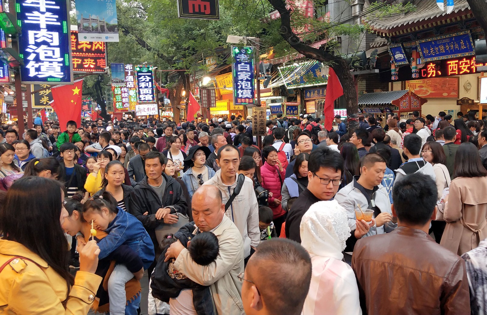 国庆假最后一天,西安回民街依然人山人海!