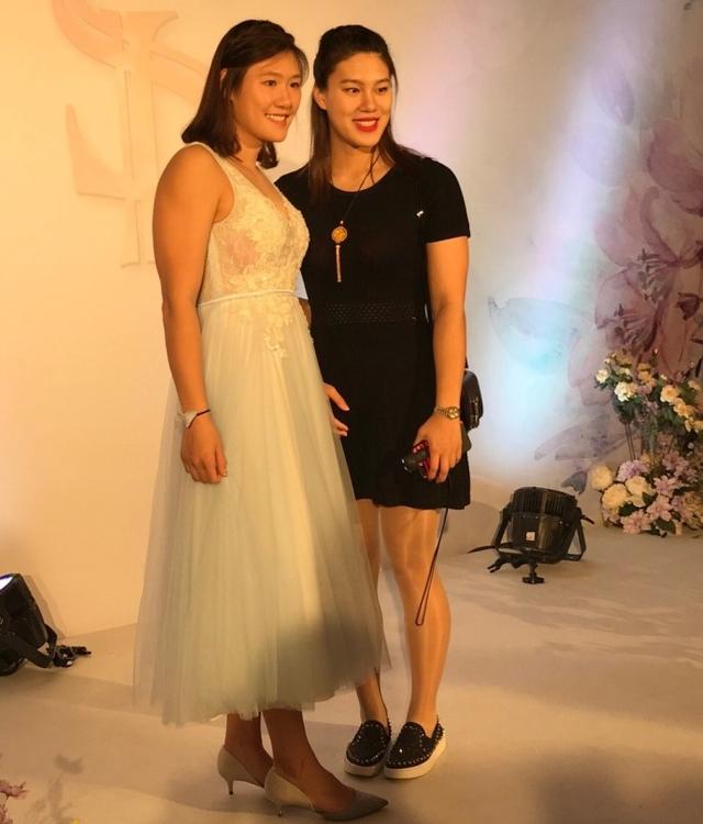 叶诗文首当伴娘女神范十足惊艳全场:比获得奥运冠军时更紧张?