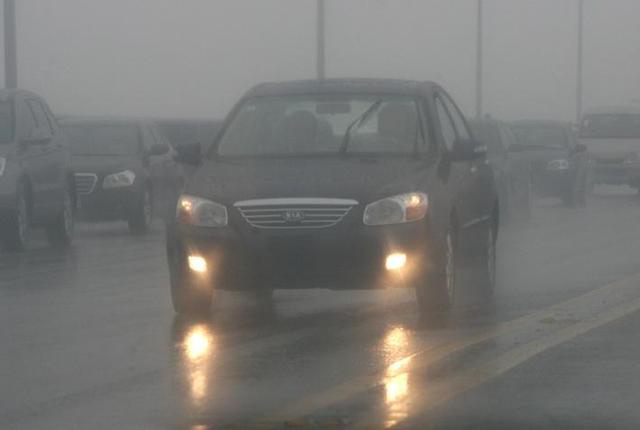 雨雾天气路面湿滑，做好这几点，是安全行车的关键