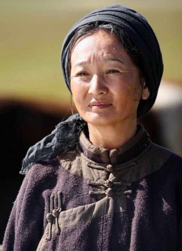 她在《荒漠中的狮子》,《婚礼上的刺客》,《母亲》,《东归英雄传》中