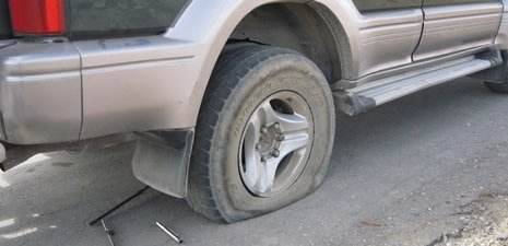 盘点爆胎处理，女新手学会这些也能自己换胎！