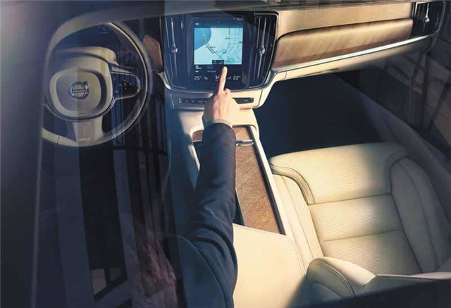 沃尔沃S90比5系便宜10万，为什么还是卖不好？