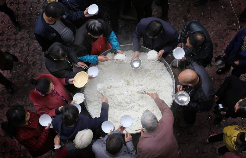 这样的大锅饭菜,场面很壮观,你吃过吗?