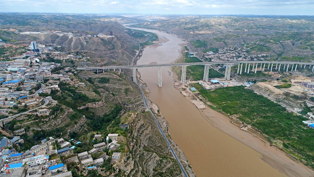 航拍陕西最美1号公路