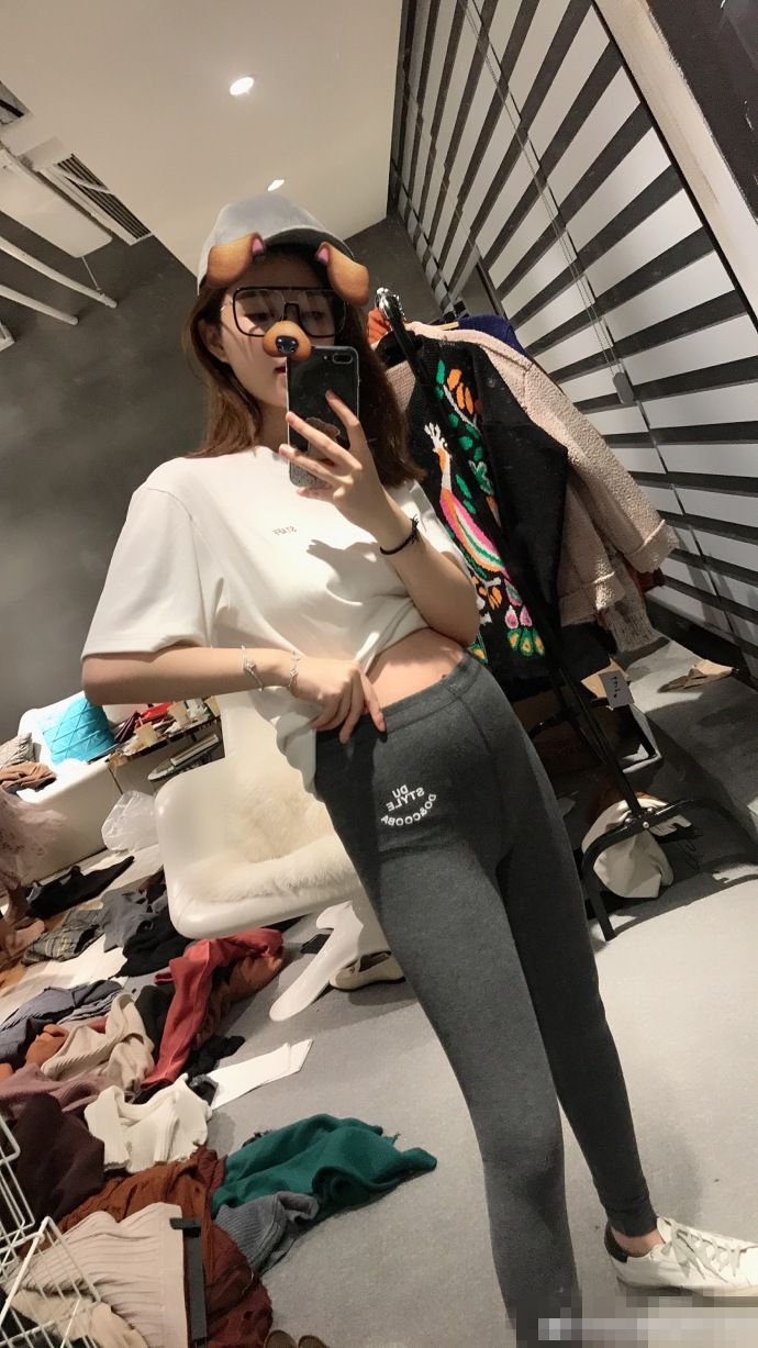 千金女雪梨小腹凸起晒孕照万达大少爷王思聪至今还单身