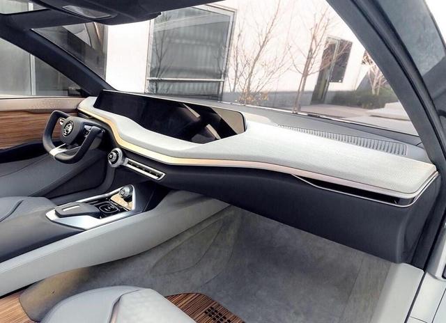 “大沙发”换代成套房？木纹地板在车里，外观却胜新CC！