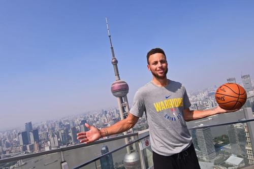 勇士队四巨头谁才是真核心?看完勇士全队合影